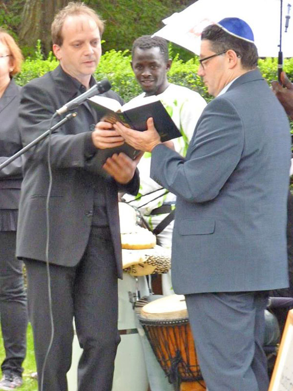 Eröffnungsfeier mit M.Ströhle und dem Kantor der liberalen jüdischen Gemeinde Beth Schalom München (N.David)